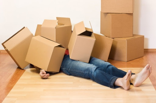 Les inconvénients et les avantages de déménager seul 
