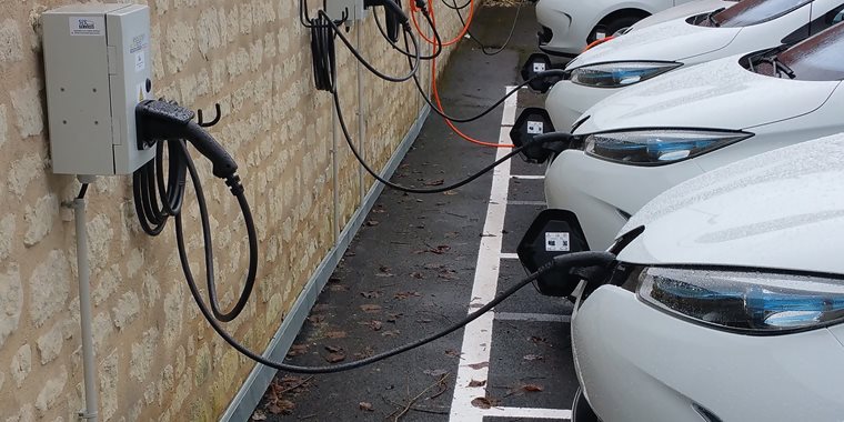 Où et comment installer une borne de recharge pour voiture