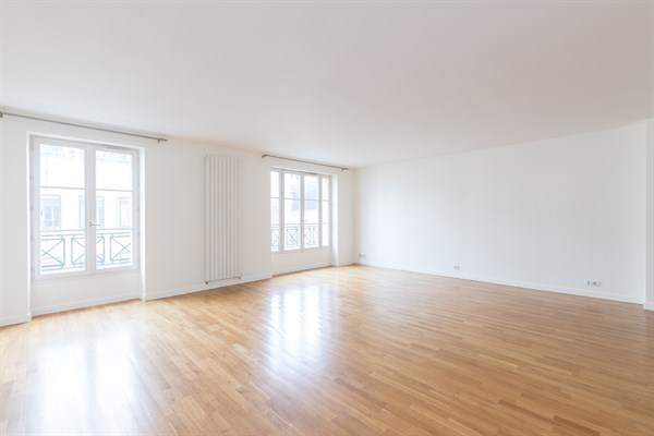 14220-appartement-de-luxe-a-louer-vide-avec-3-belles-chambres-recemment-refait-a-neuf-aux-invalides-paris-7eme-(1).jpg