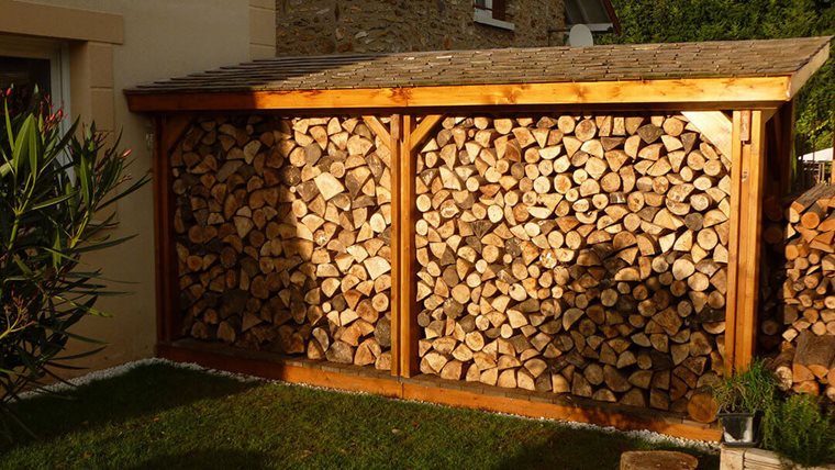 Stocker le bois de chauffage : conseils et solutions