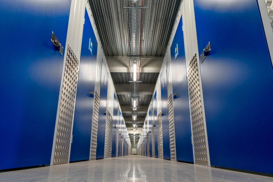Intérieur d'un centre de self-stockage Une Pièce en Plus à Paris